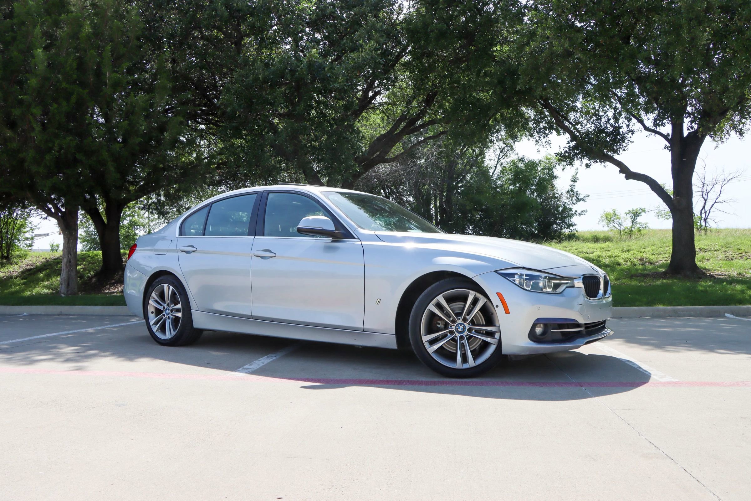Used 2017 BMW 330e w/ Technology Package RWD image 1