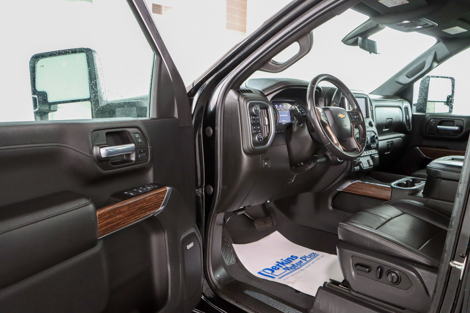 Used 2021 Chevrolet Silverado 2500 High Country w/ Z71 Off-Road Package AWD/4WD image 3