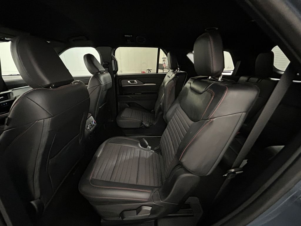 Used 2025 Ford Explorer ST-Line image 19