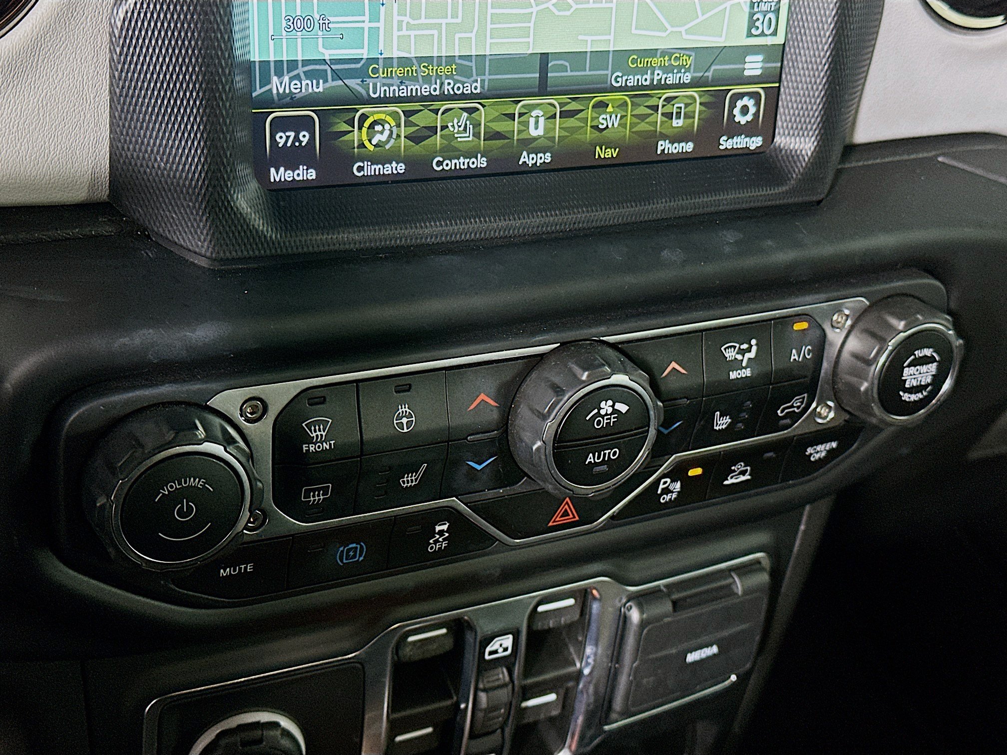 Used 2023 Jeep Wrangler Unlimited Sahara AWD/4WD image 23