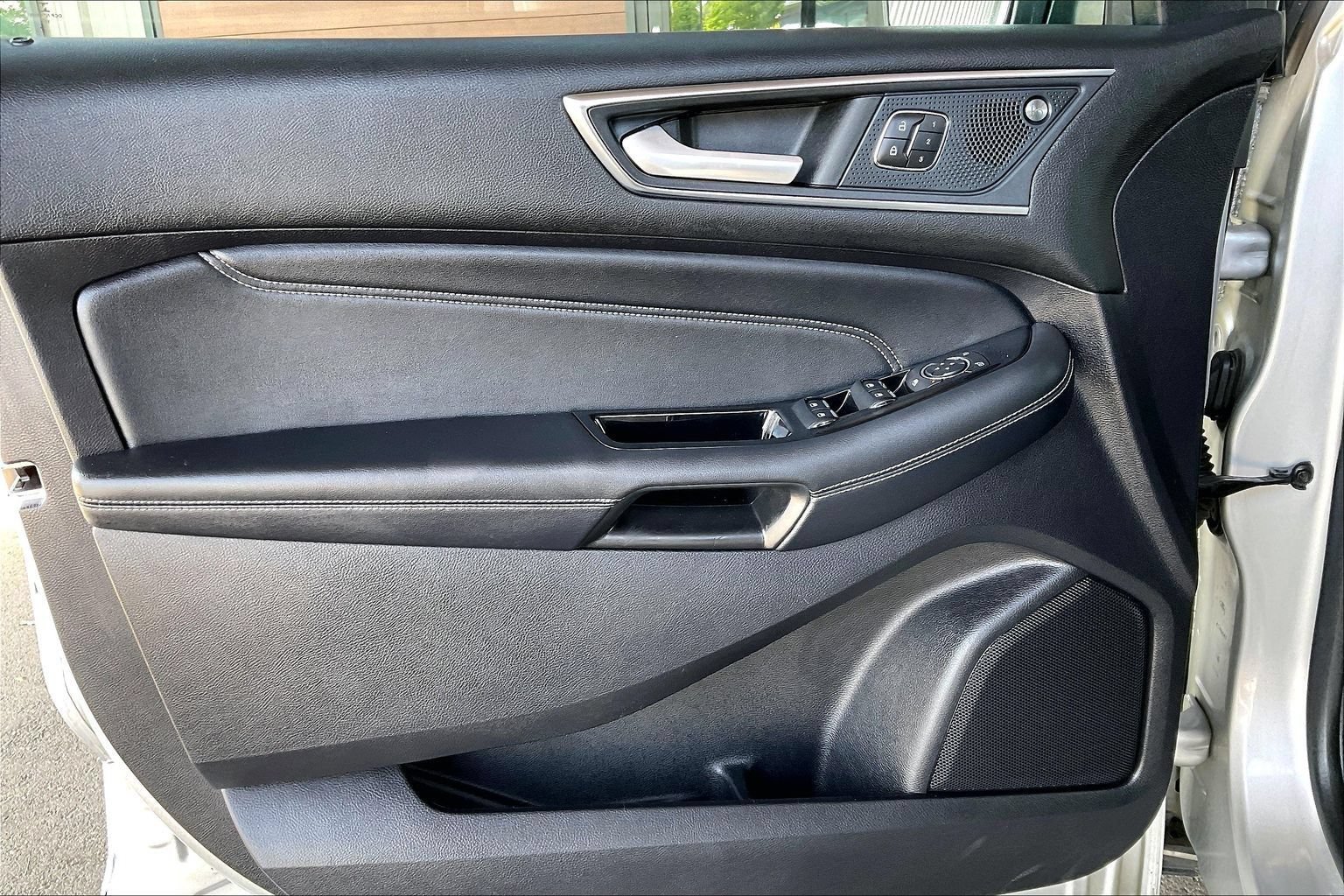 Used 2019 Ford Edge Titanium AWD/4WD image 18