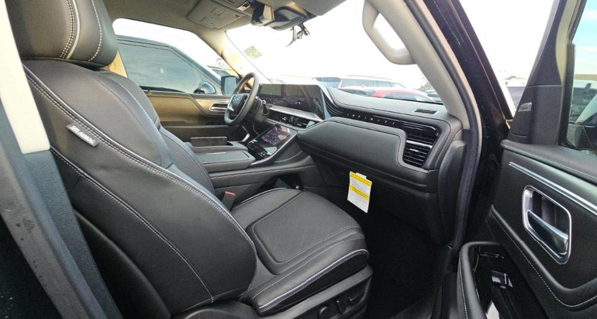 Certified 2025 INFINITI QX80 Luxe image 18