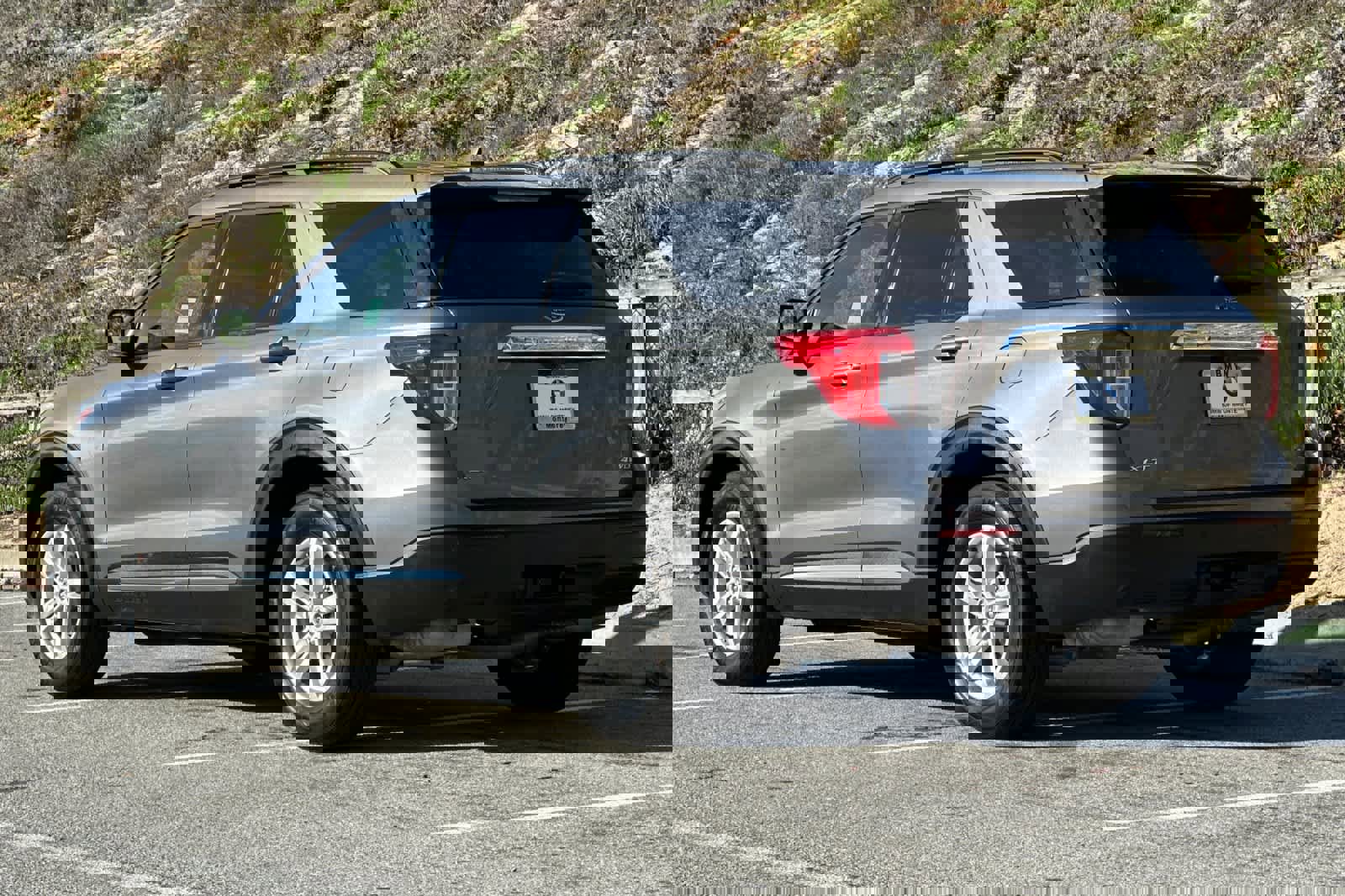 Used 2022 Ford Explorer XLT w/ Class IV Trailer Tow Package image 7