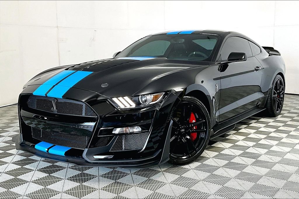 Used 2021 Ford Mustang Shelby GT500 w/ Technology Package image 2