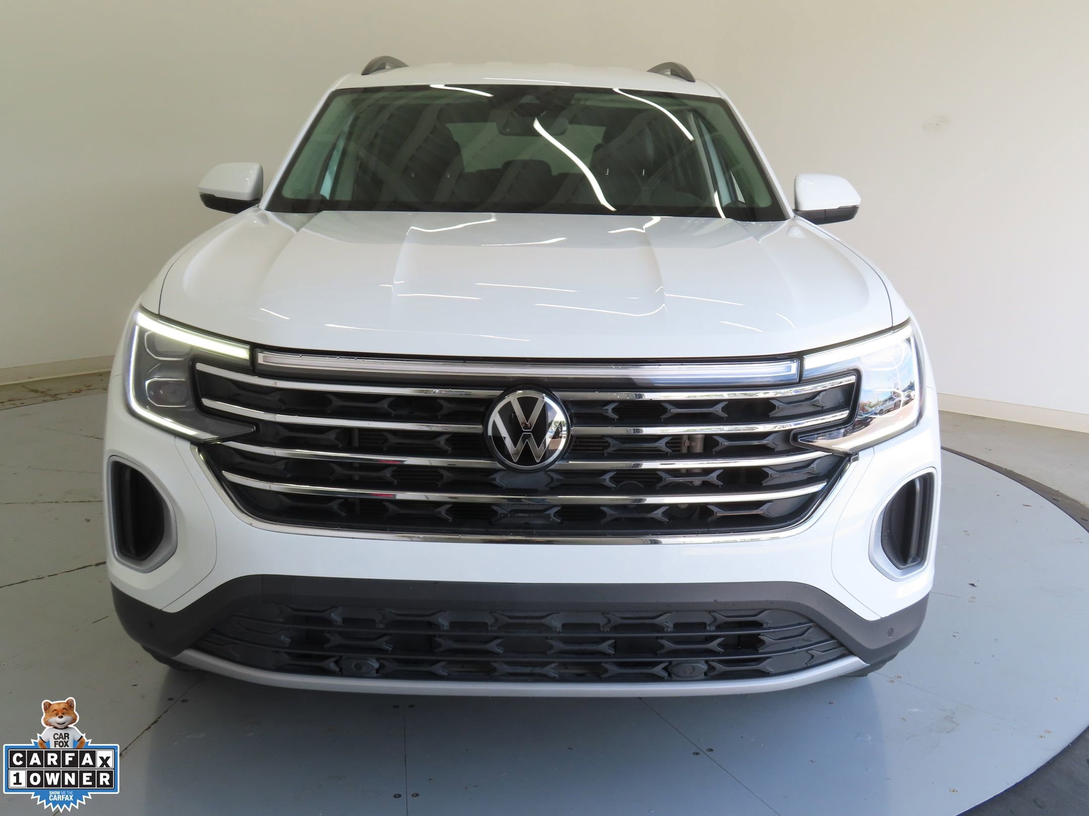 Used 2024 Volkswagen Atlas SE w/ Black Wheel Package FWD image 8