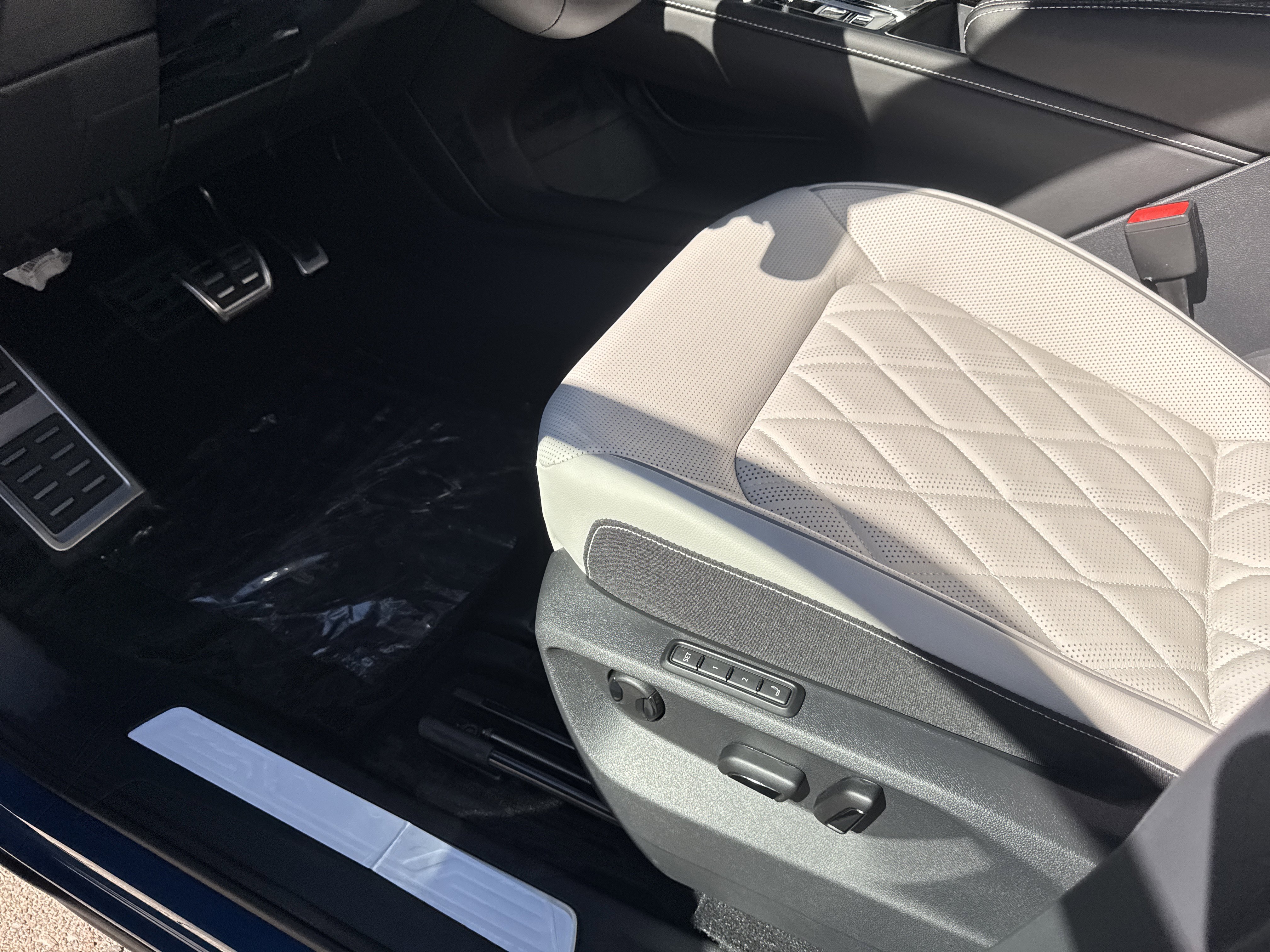 New 2026 Volkswagen Atlas Cross Sport SEL Premium R-Line image 15