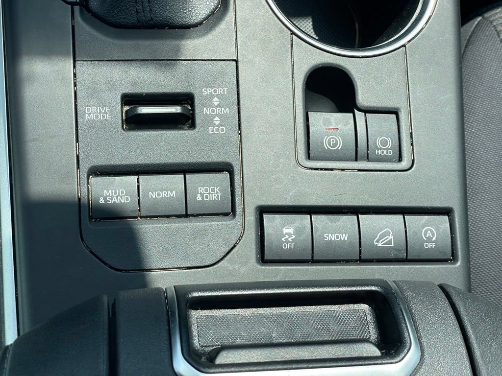 Used 2020 Toyota Highlander LE AWD/4WD image 24