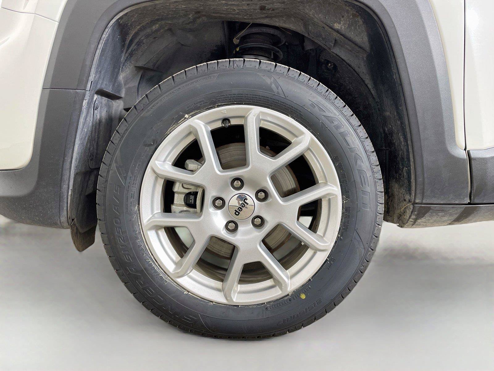 Used 2023 Jeep Renegade Latitude AWD/4WD image 28