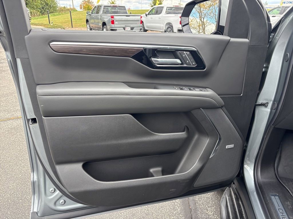 New 2026 Chevrolet Suburban LT w/ Comfort Package image 7