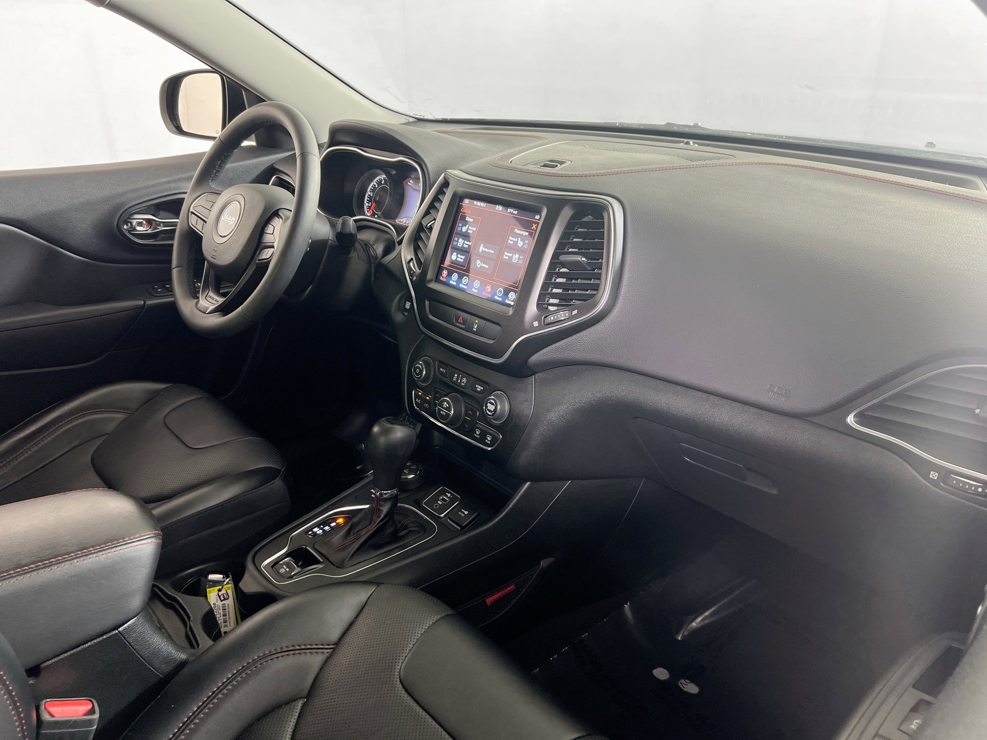 Used 2022 Jeep Cherokee Trailhawk w/ Premium Leather Package image 27