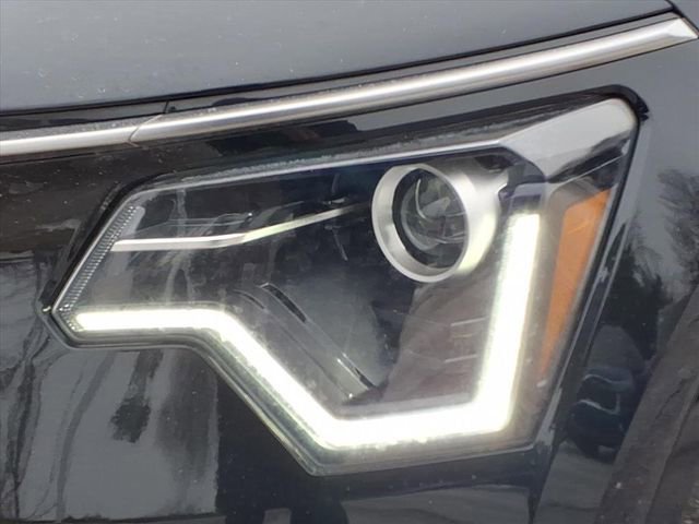 Used 2024 Kia Niro EX Touring image 28
