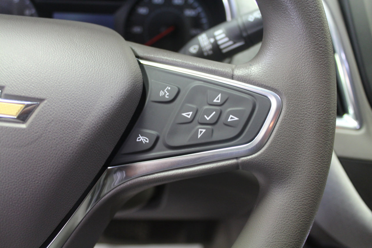 Used 2017 Chevrolet Malibu LT image 9