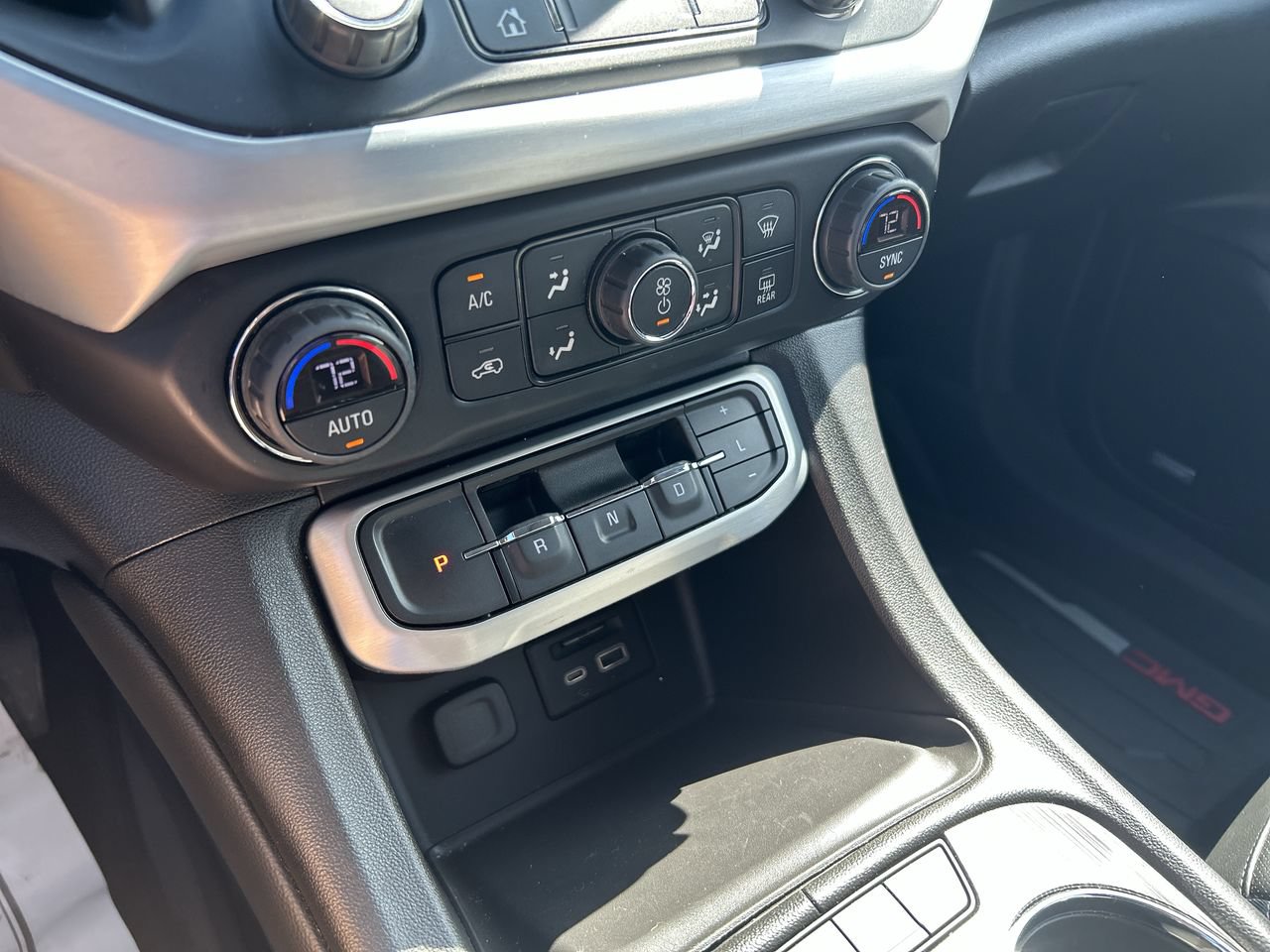 Used 2021 GMC Acadia SLT w/ Elevation Edition AWD/4WD image 29