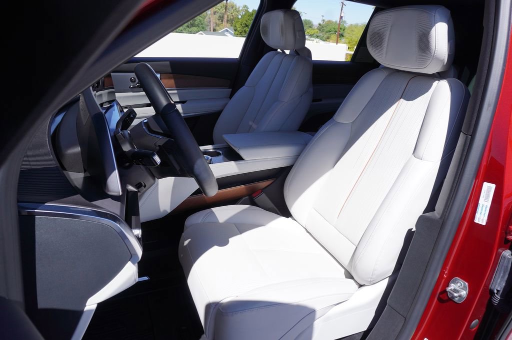 Certified 2026 Cadillac Vistiq Luxury image 15