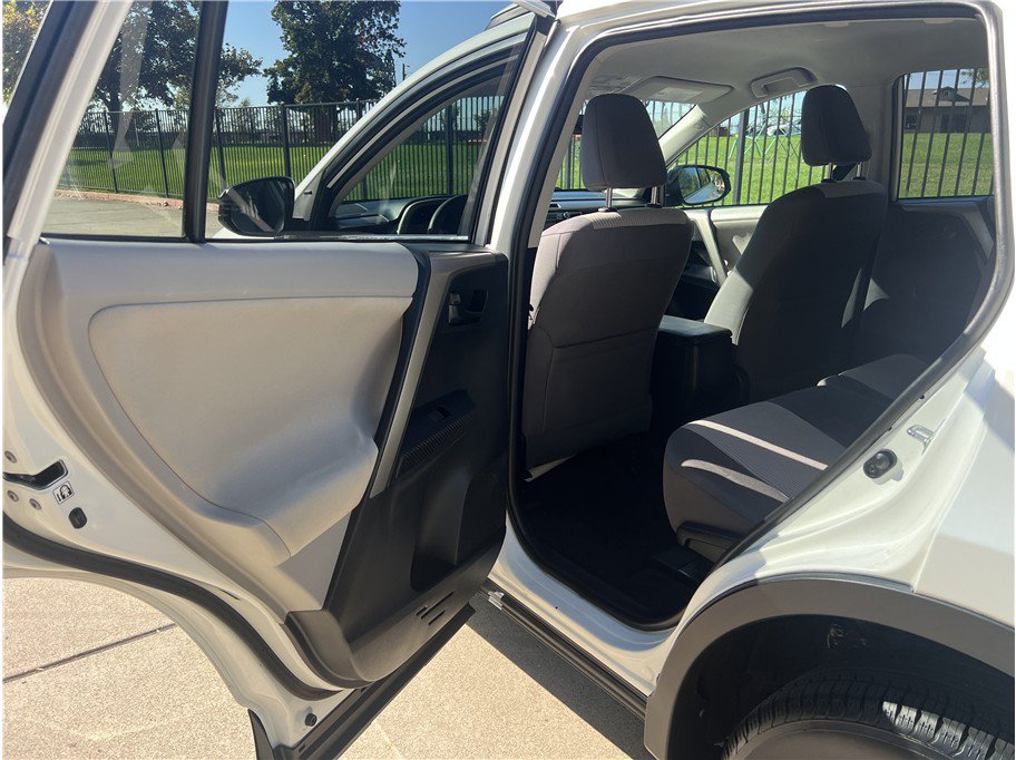 Used 2013 Toyota RAV4 LE FWD image 18
