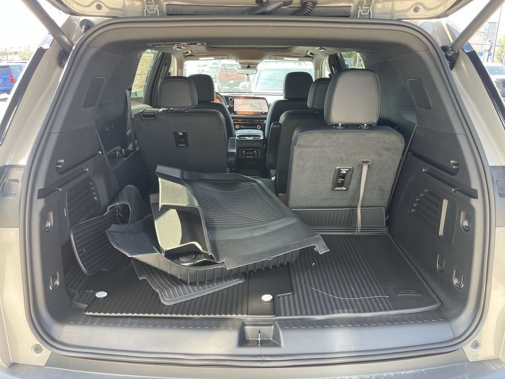 New 2027 Chevrolet Traverse Z71 w/ Enhanced Driving Package AWD/4WD image 23