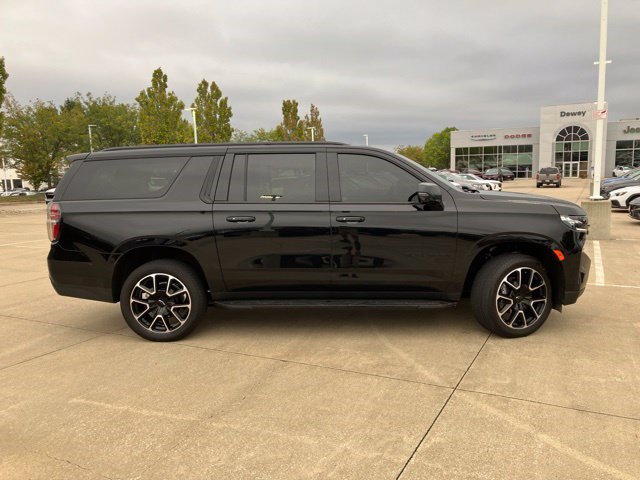 Used 2024 Chevrolet Suburban RST w/ Luxury Package AWD/4WD image 5