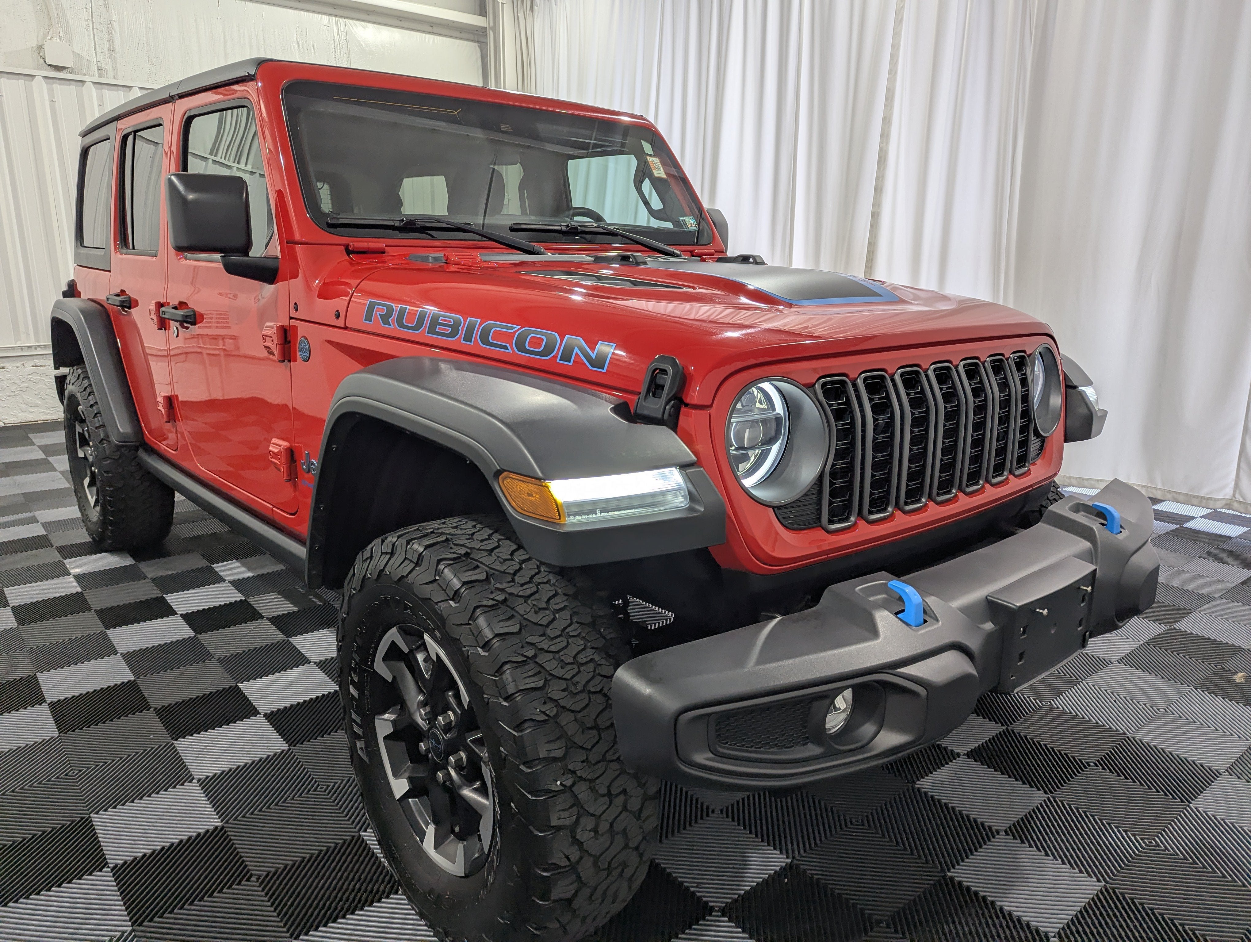 Used 2024 Jeep Wrangler Unlimited Rubicon 4xe AWD/4WD image 6