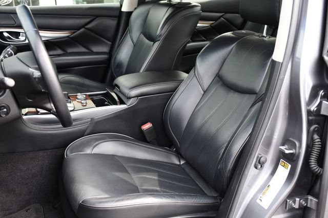 Used 2015 INFINITI Q70 3.7 w/ Deluxe Touring Package AWD/4WD image 17