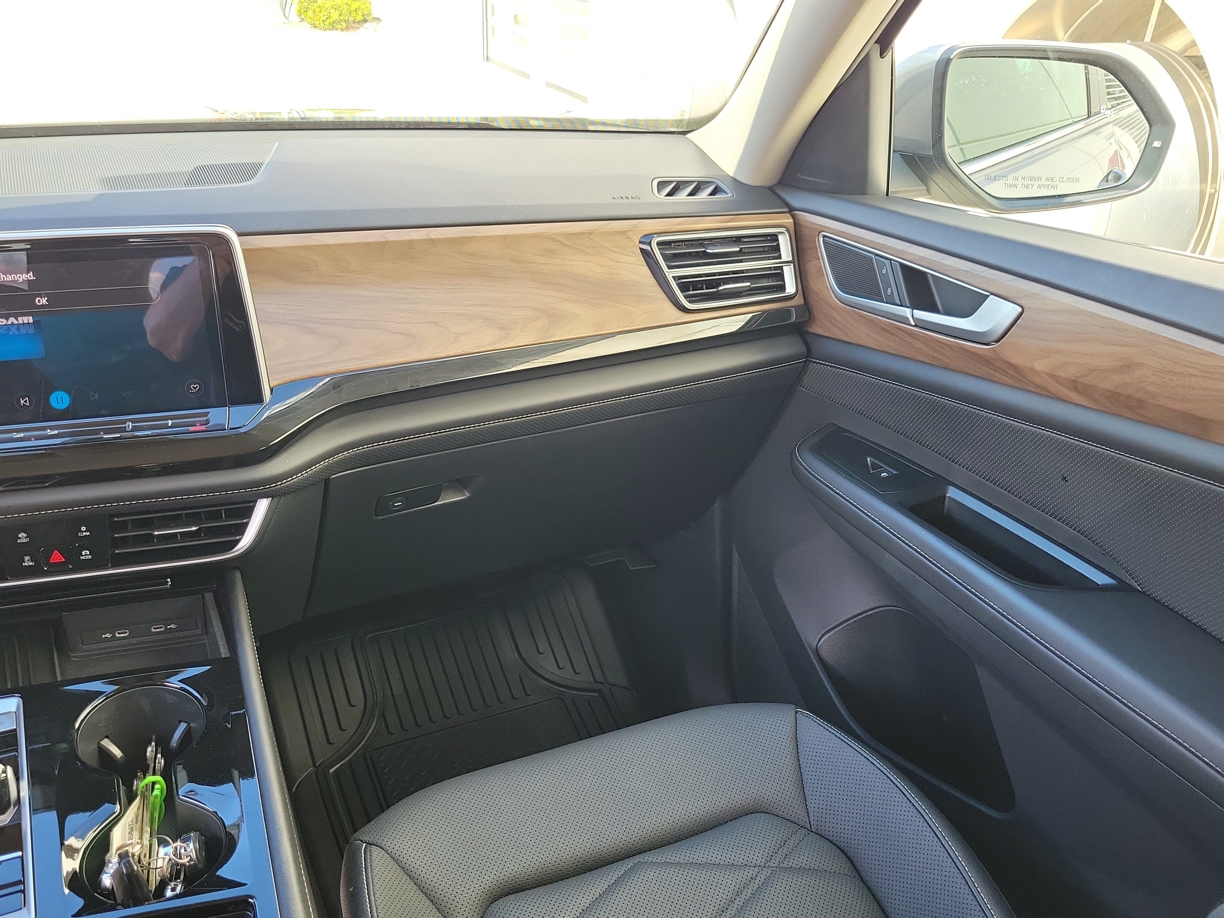 Used 2025 Volkswagen Atlas SE AWD/4WD image 24