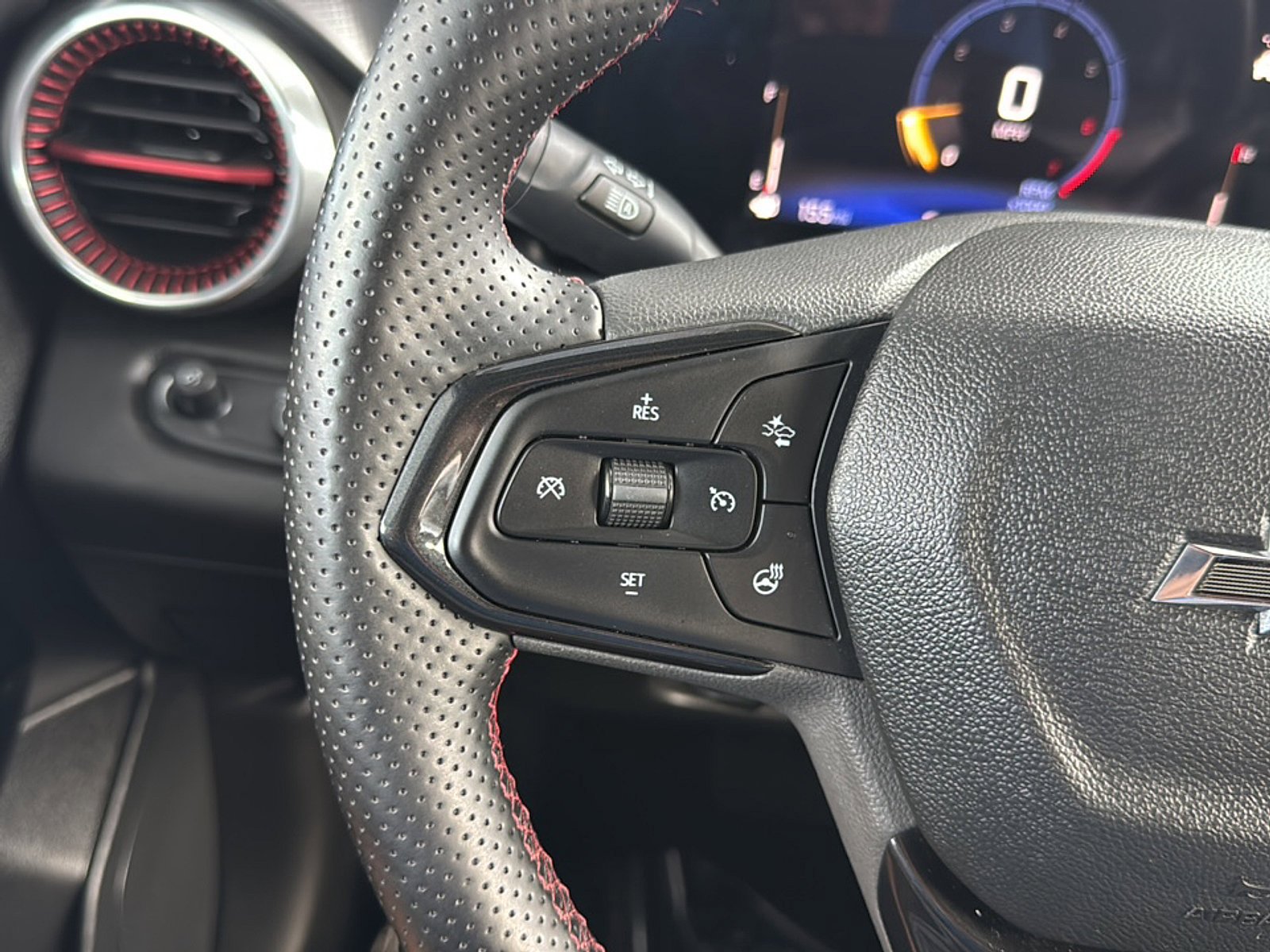 Used 2024 Chevrolet Trax RS w/ Driver Confidence Package FWD image 28