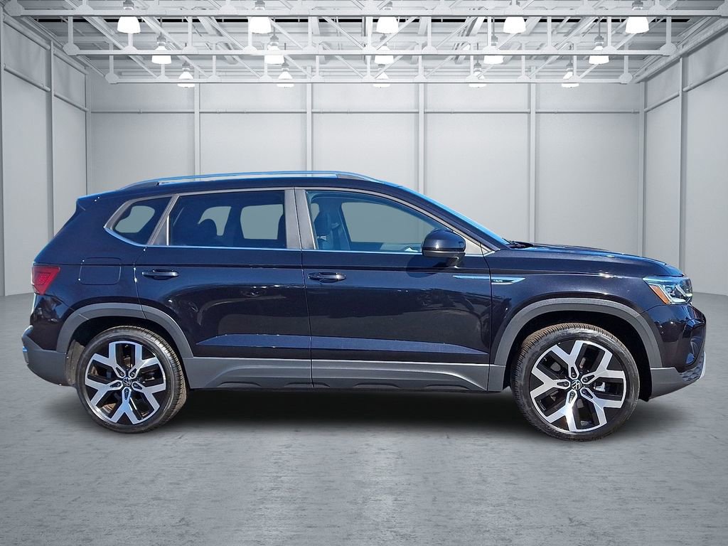 Certified 2023 Volkswagen Taos SEL image 7