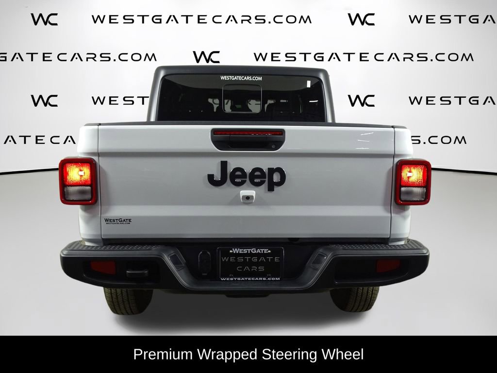Used 2025 Jeep Gladiator Sport image 4