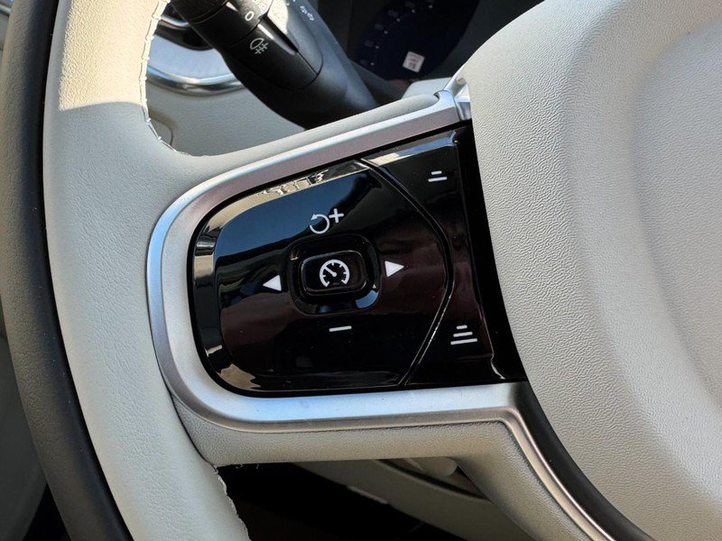 New 2026 Volvo XC60 B5 Ultra w/ Climate Package AWD/4WD image 11