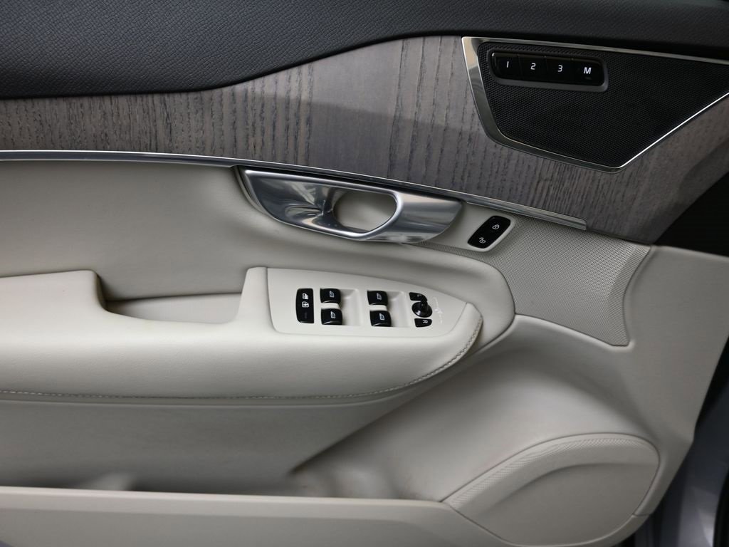 Certified 2024 Volvo XC90 B5 Plus w/ Protection Package Premier image 21