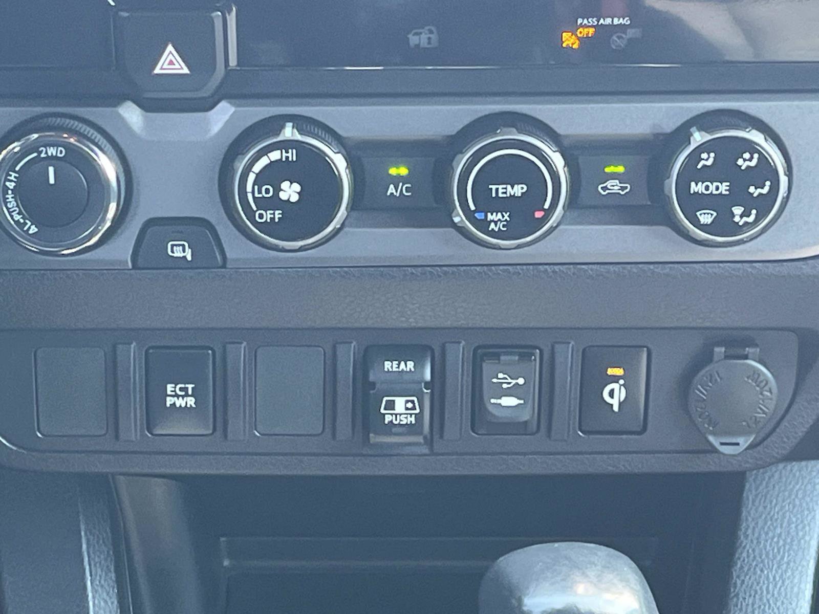 Used 2018 Toyota Tacoma TRD Off-Road AWD/4WD image 17