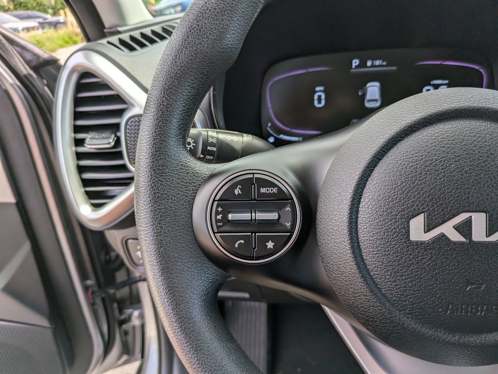 Certified 2025 Kia Soul LX w/ LX Technology Package FWD image 29