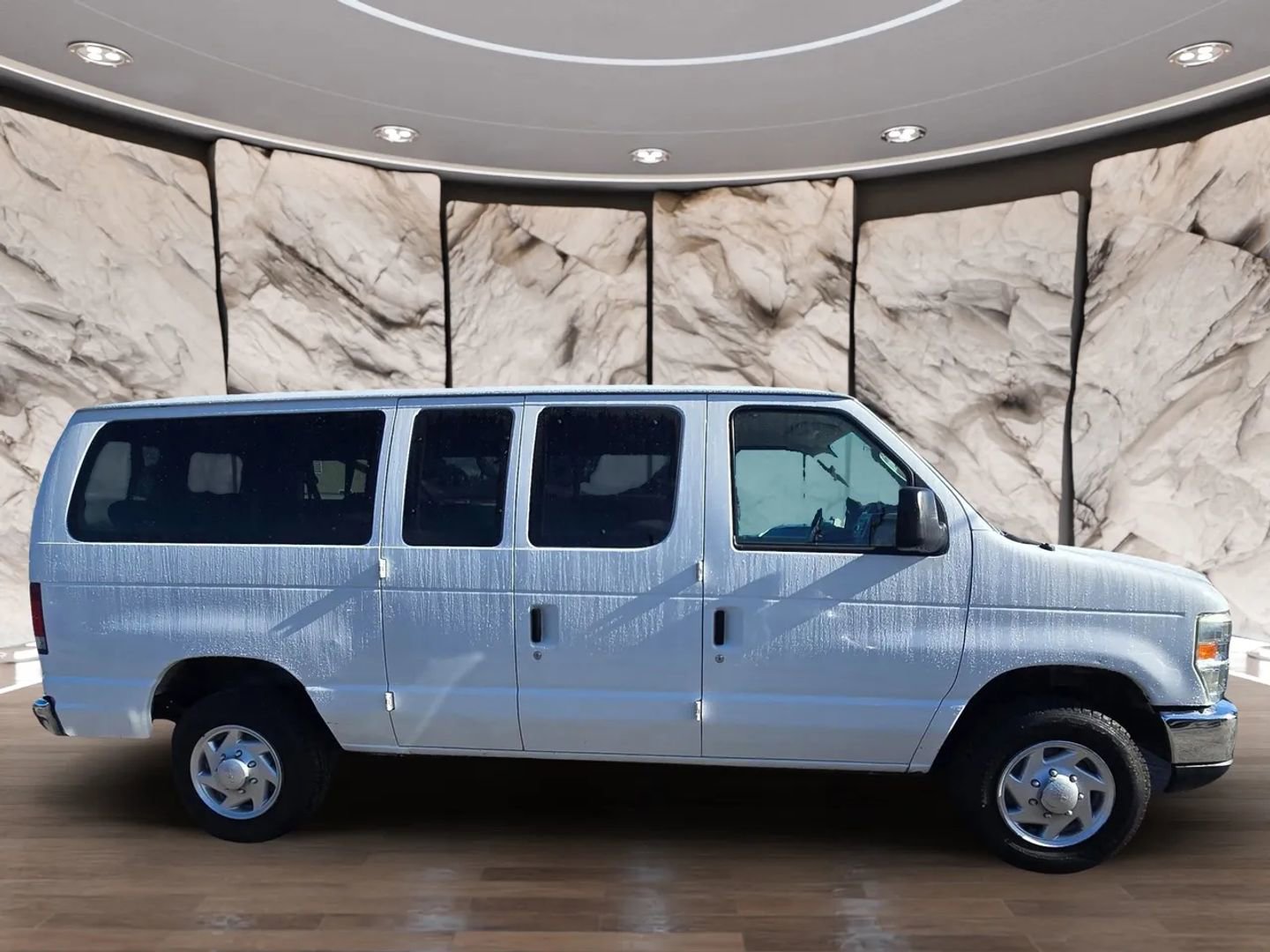 Used 2012 Ford E-350 and Econoline 350 XLT image 4