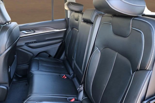 Used 2024 Jeep Grand Cherokee Limited image 16