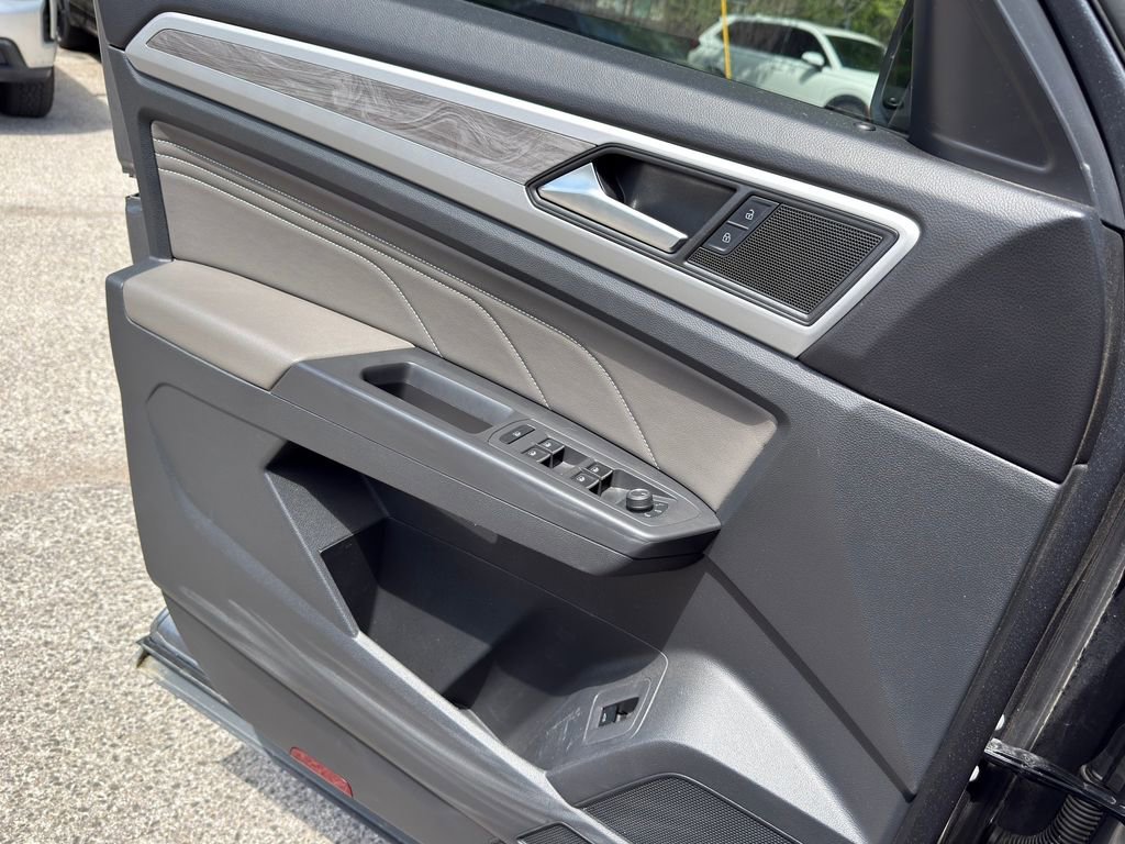 Used 2023 Volkswagen Atlas Cross Sport SE w/ Black Wheel Package image 22