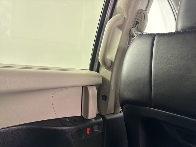 Used 2023 Chrysler Pacifica Touring-L image 28