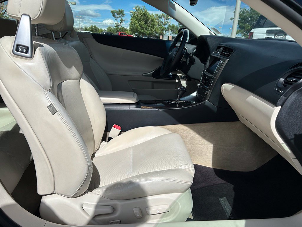 Used 2010 Lexus IS 350C w/ Luxury Pkg RWD image 28