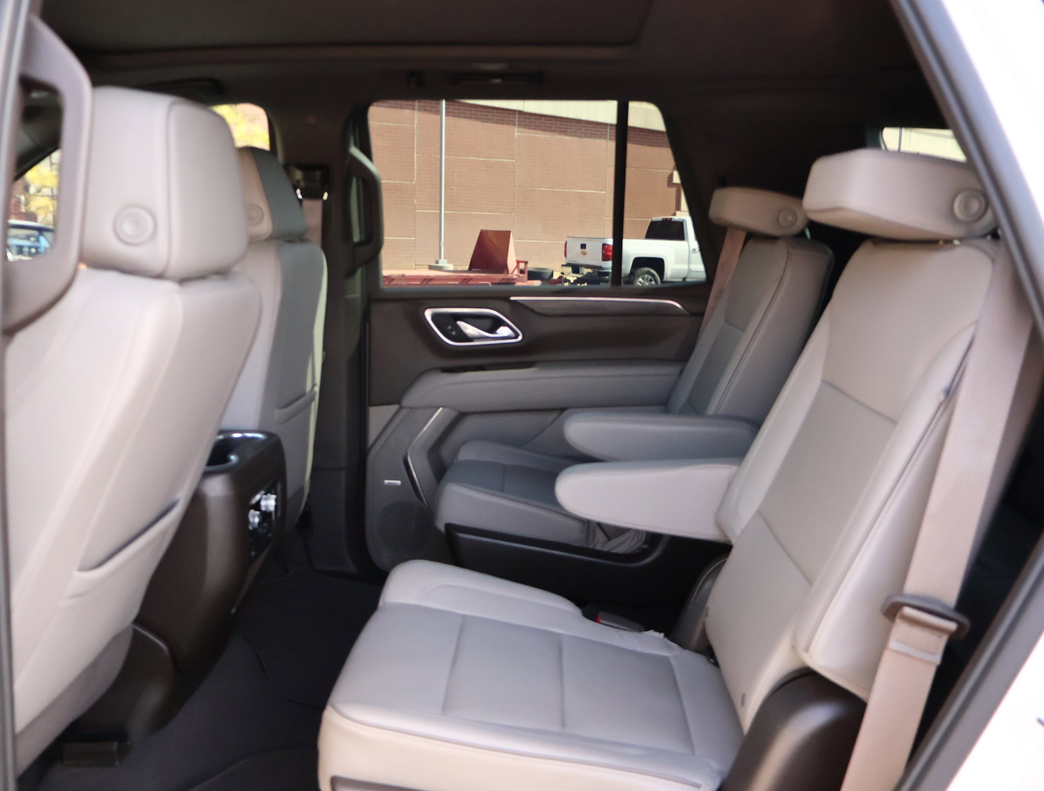 Used 2023 GMC Yukon SLT w/ SLT Premium Package image 24