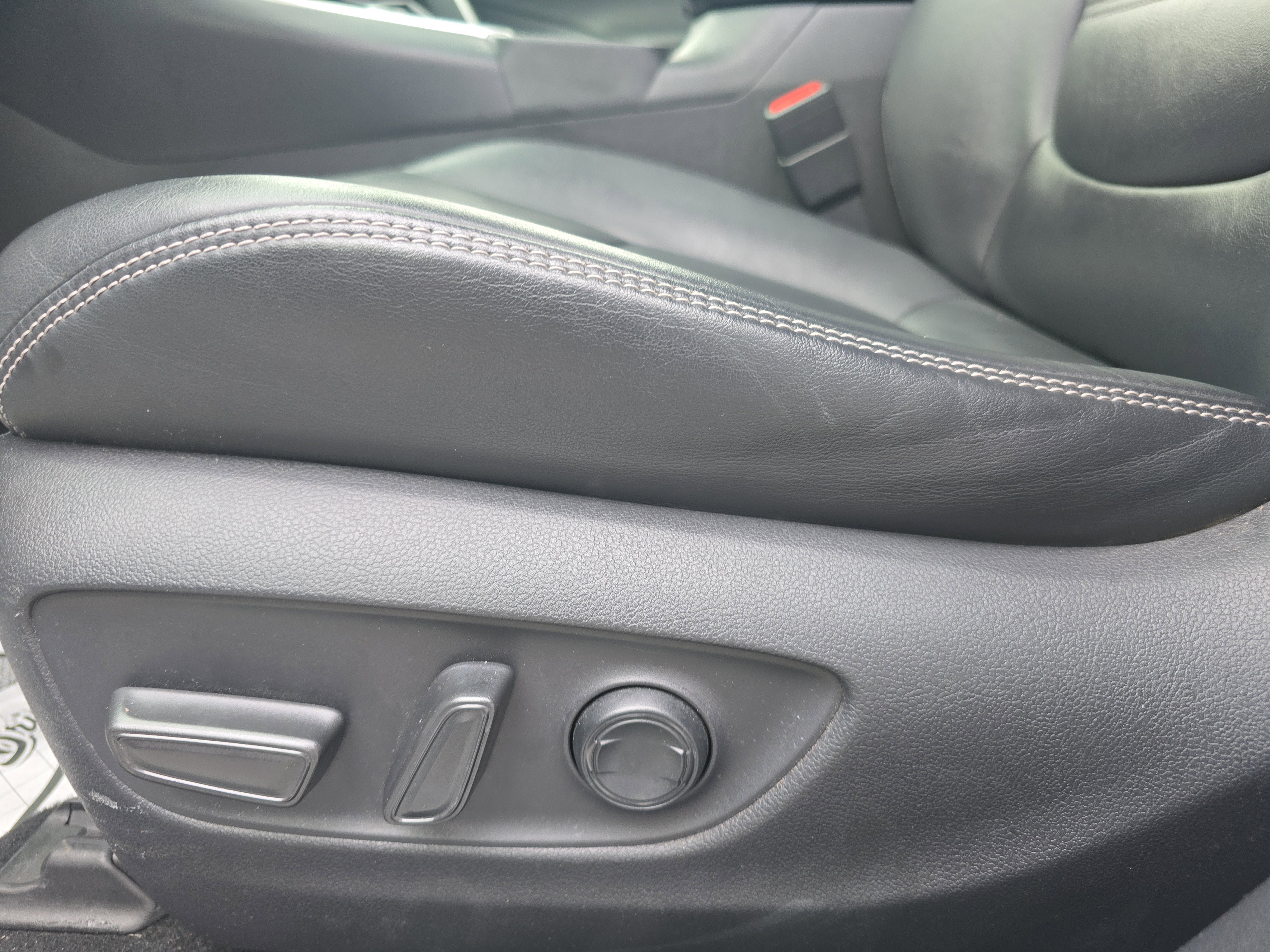 Used 2019 Toyota RAV4 Limited w/ All Weather Liner Package image 13