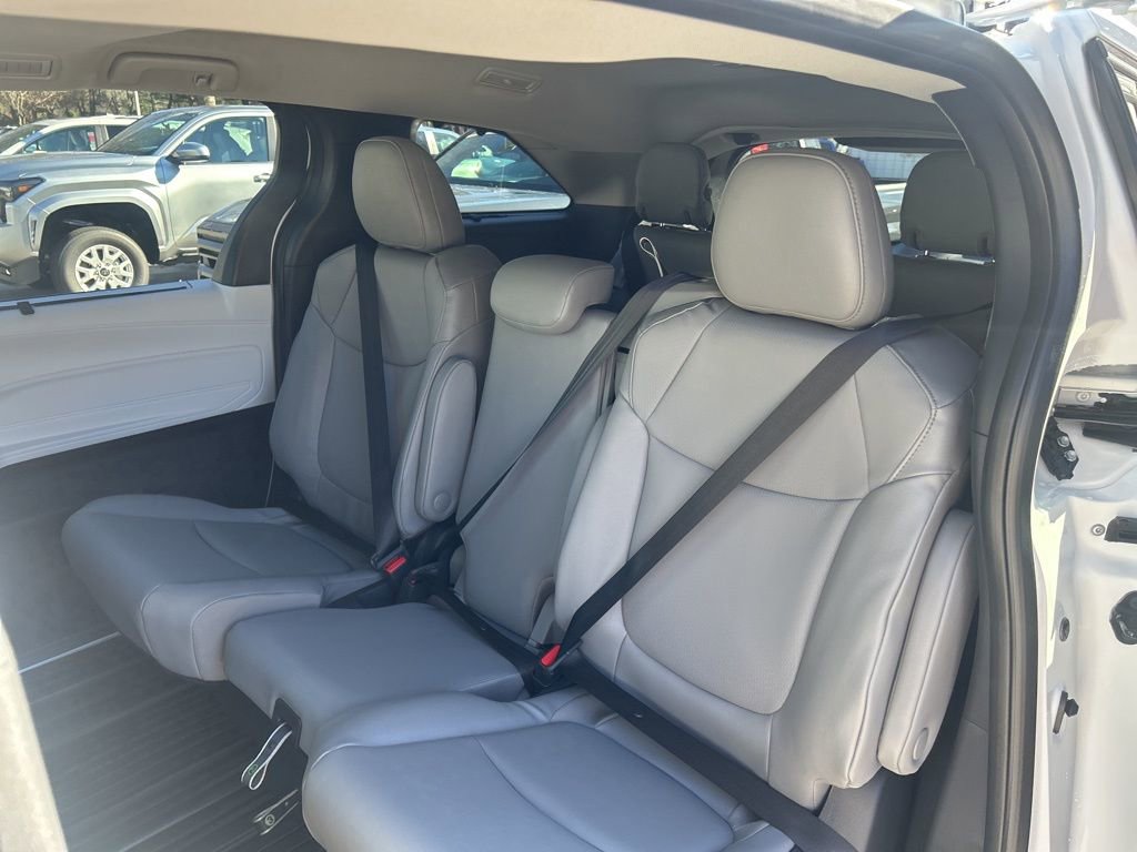 New 2026 Toyota Sienna XLE image 10