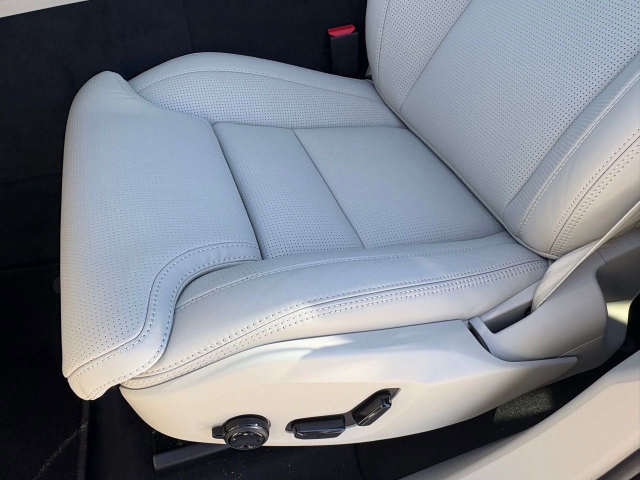 New 2026 Volvo XC60 B5 Ultra w/ Protection Package Premier image 22