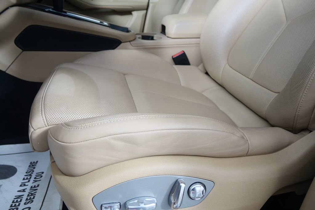 Used 2025 Porsche Macan image 10