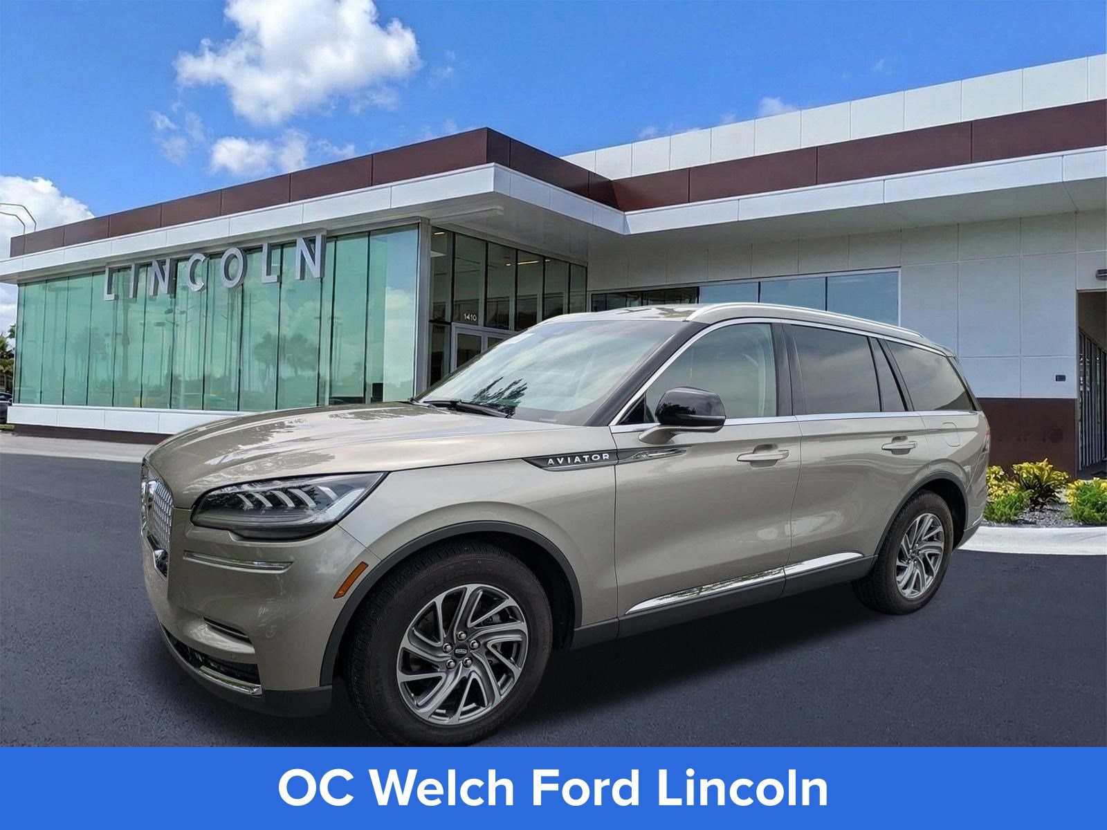 Certified 2023 Lincoln Aviator 2WD w/ Class IV Trailer Tow Package image 5