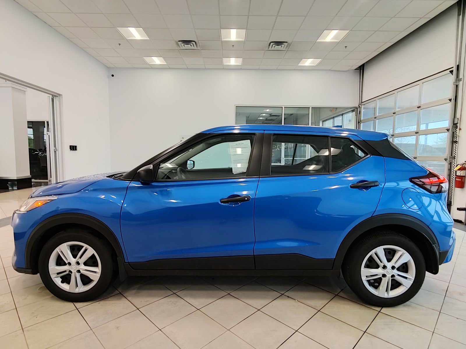 Used 2025 Nissan Kicks Play S image 6