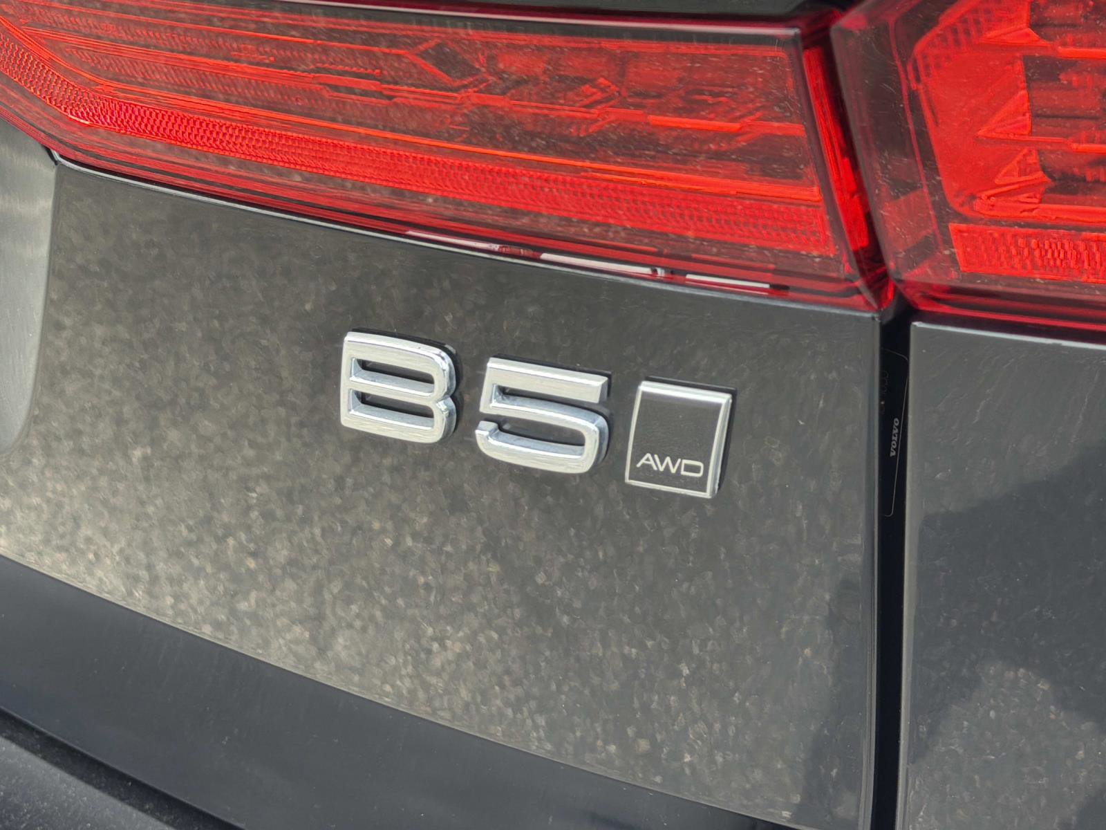 Certified 2023 Volvo XC60 B5 Plus AWD/4WD image 28
