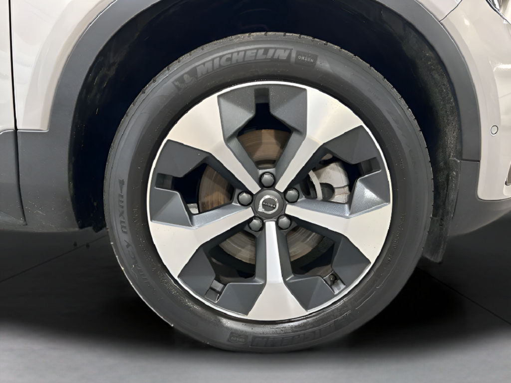 Used 2023 Volvo XC40 B4 Ultimate FWD image 25