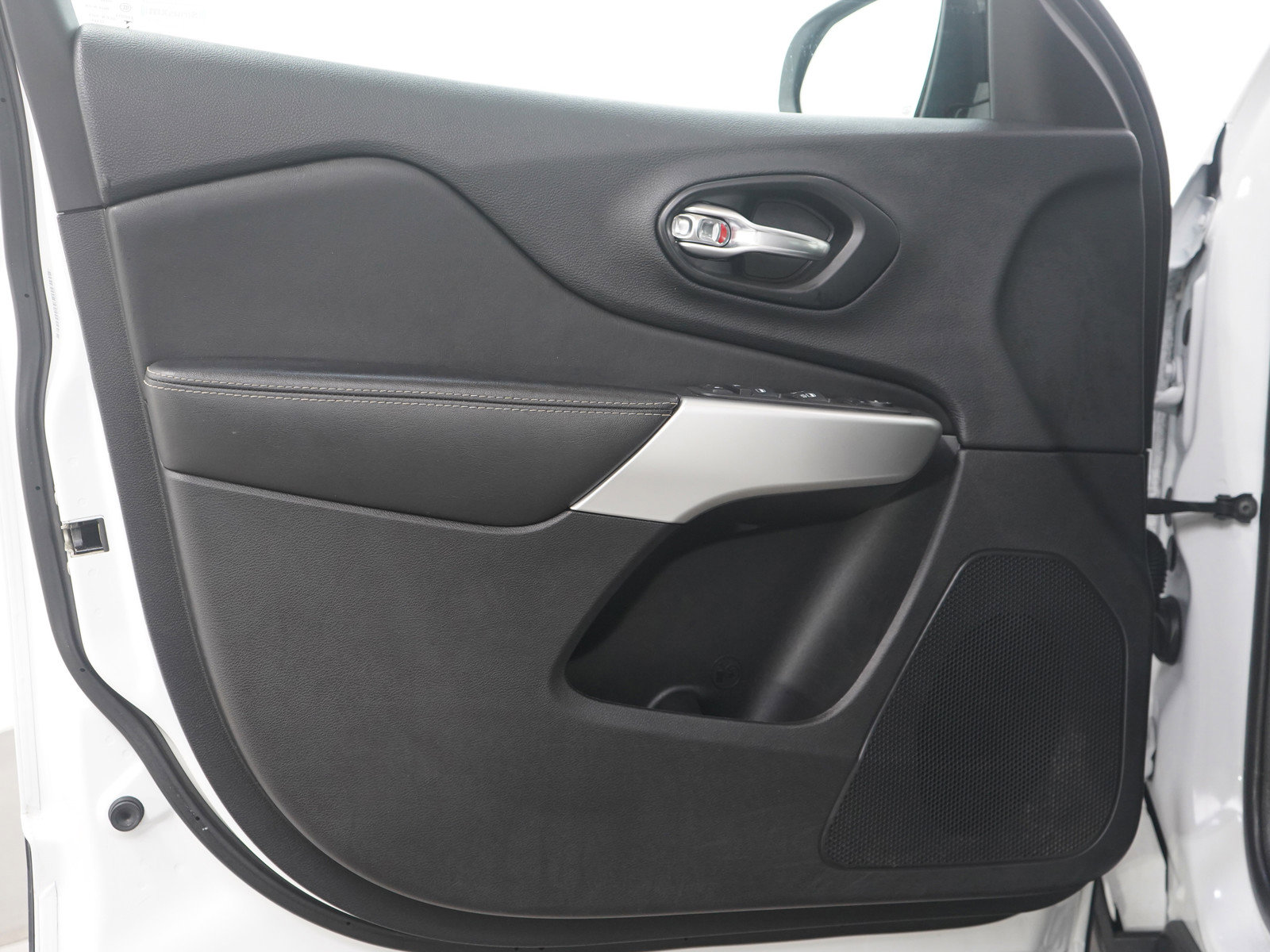 Used 2022 Jeep Cherokee Latitude w/ Sun & Sound Group image 20