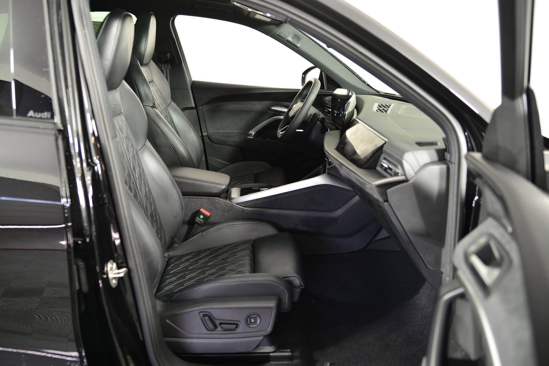 New 2025 Audi SQ5 Premium Plus image 18