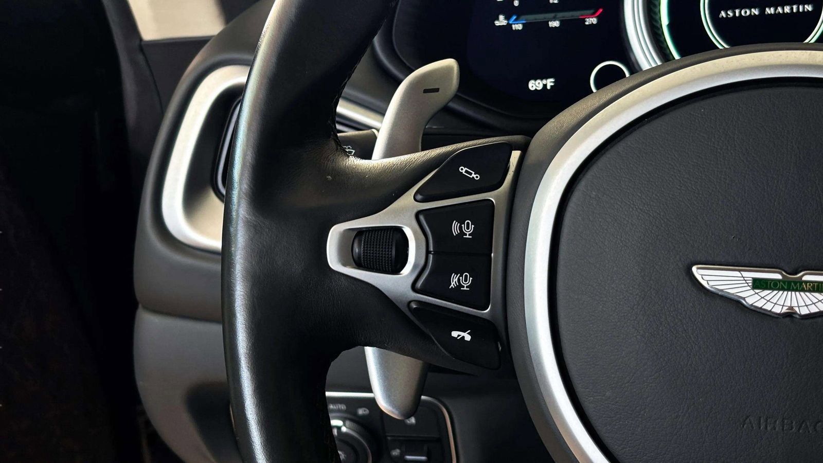 Used 2022 Aston Martin DB11 Coupe image 28