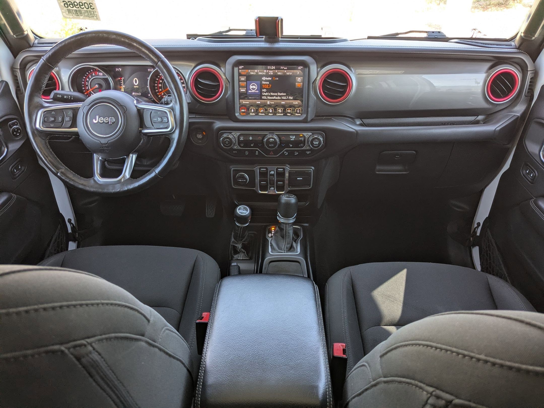 Used 2018 Jeep Wrangler Unlimited Sahara w/ Uconnect 4C Nav & Sound Group image 24