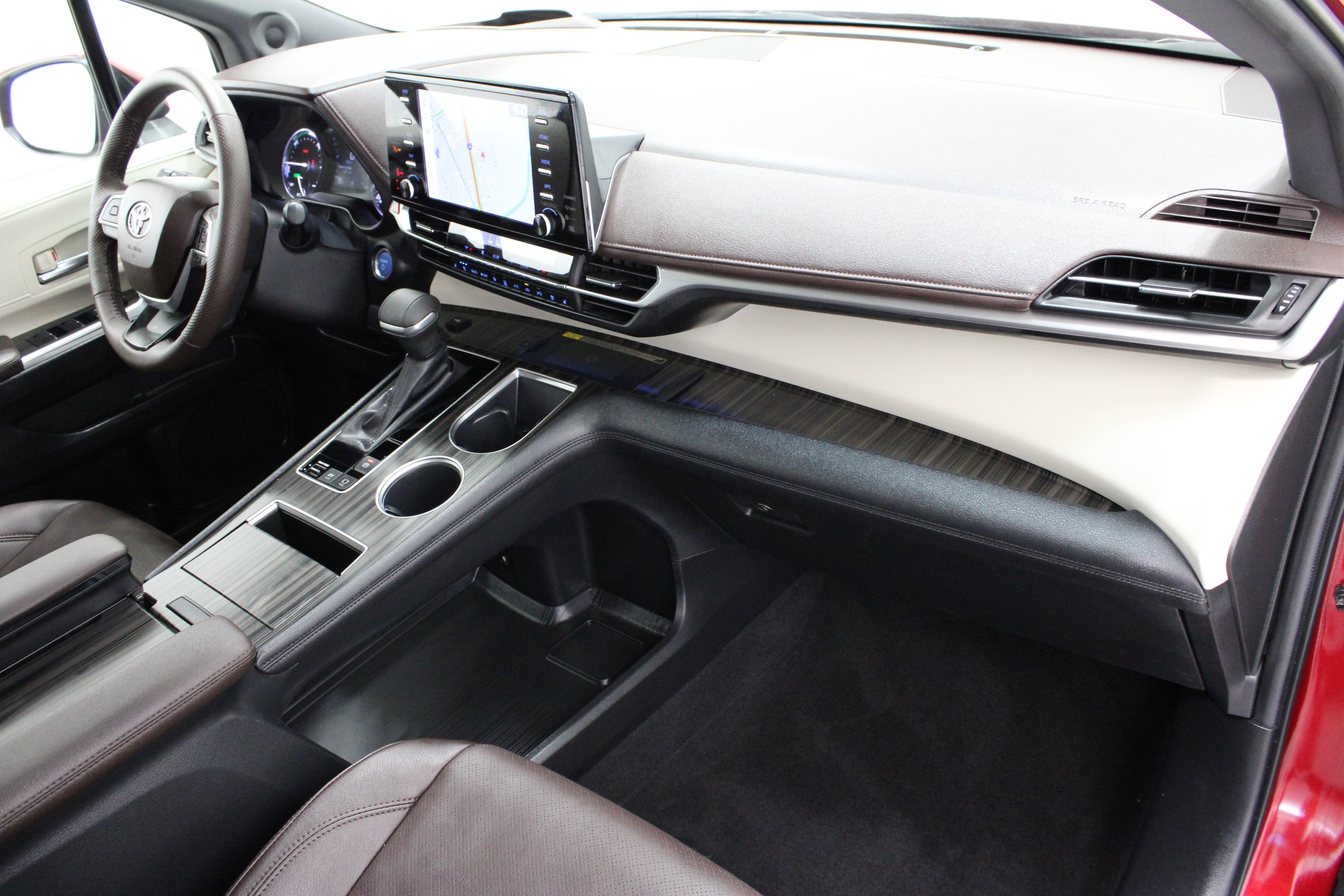 Used 2024 Toyota Sienna Platinum FWD image 41